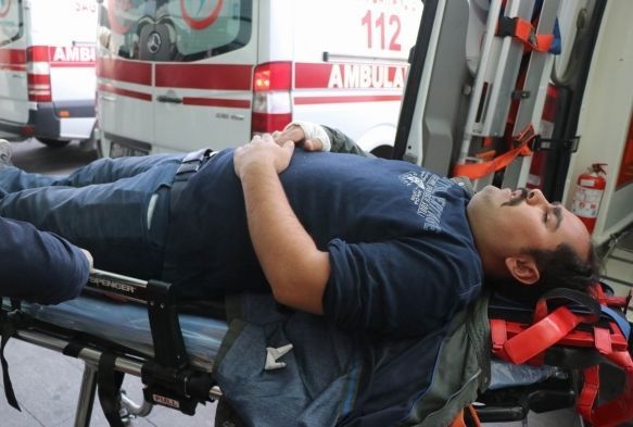 Tır ile halk otobüsü çarpıştı: 10 yaralı