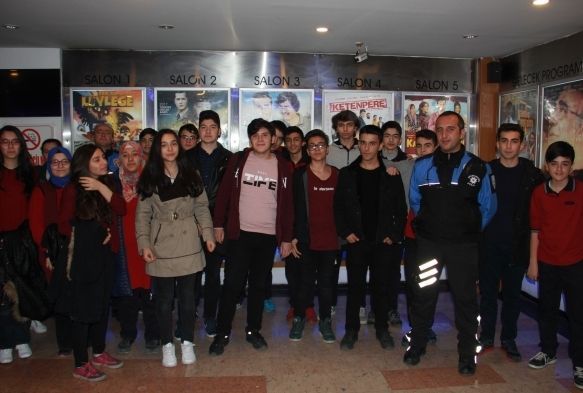 Emniyet, öğrencileri sinema şenliği ile motive etti