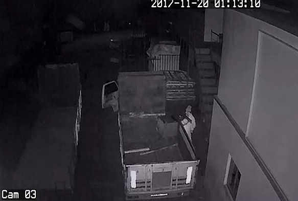 Önce kamyonu daha sonra çelik kasayı çaldılar
