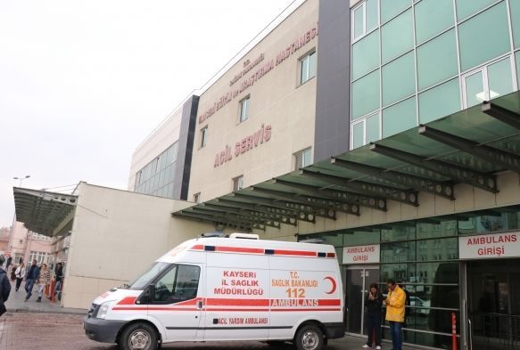 Çiğ köfte yiyen 14 öğrenci hastanelik oldu