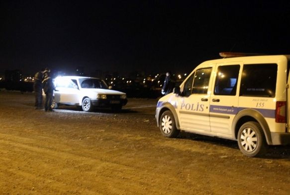 Otomobile silahlı saldırı: 2 yaralı