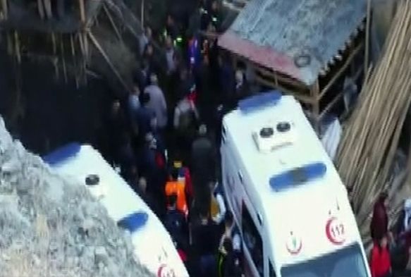 Kömür ocağında 3 kişi su dolu kuyuya düştü!