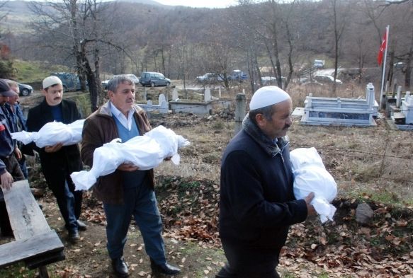 Yangında ölen 3 çocuk toprağa verildi