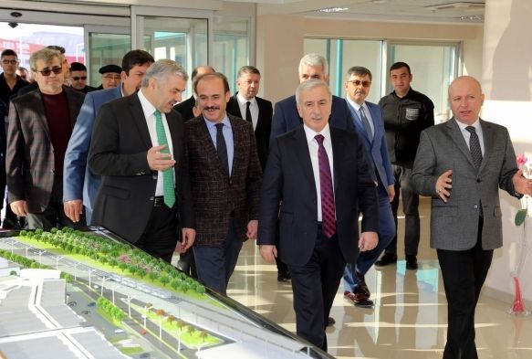 Vali Kamçı Mobilya Kent’te incelemelerde bulundu