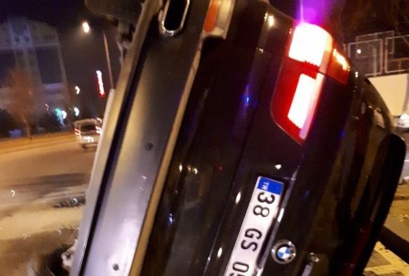 İki araç çarpıştı: 2 yaralı