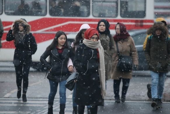 Kayseri'de beklenen kar yağışı başladı