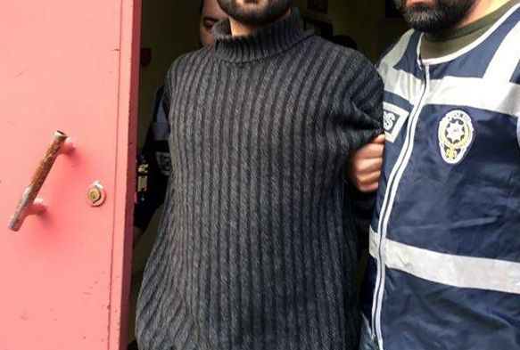 Babasının boğazını keserek öldüren şahıs hakim karşısında