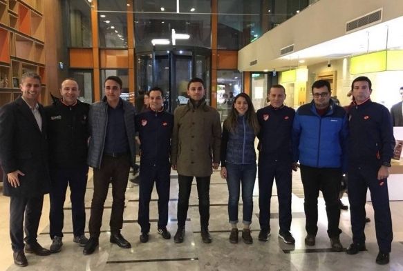 Cüneyt Çakır Kayserili hakemler ile bir araya geldi