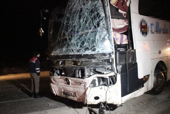 Zincirleme trafik kazas: 1 l, 18 yaral