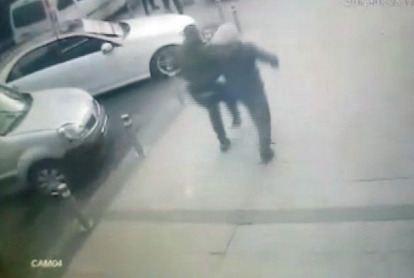 Zeytinburnunda 3 kiinin vurulduu silahl saldr kamerada
