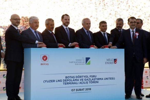Dnyann en byk FSRU gemisi dzenlene trenle ald