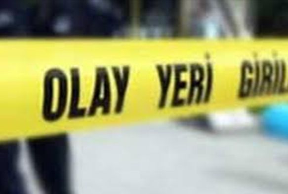 Hafriyat kamyonu iki aracı ezdi