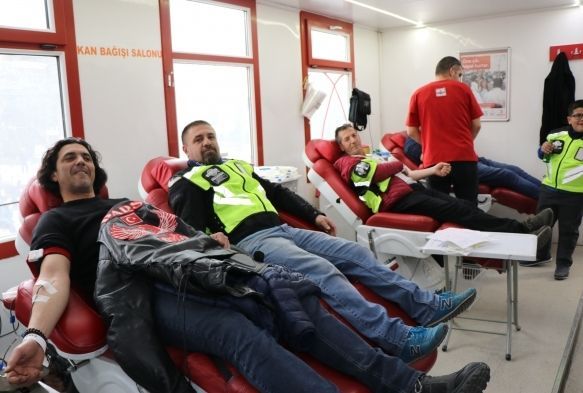 Motosikletçilerden Mehmetçik’e kan bağışı
