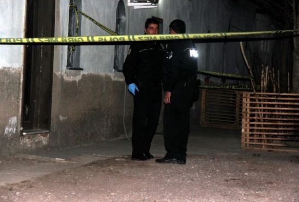 4 çocuk annesi eşini sırtından bıçaklayarak öldürdü