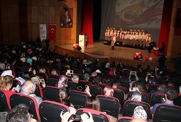 Suriyeli renciler 'harman dal' oynad, Trkler syledi