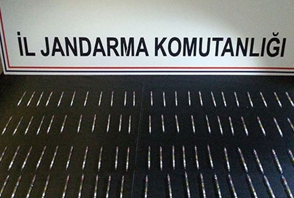 93 adet tp ierisinde kobra ylan zehri ele geirildi