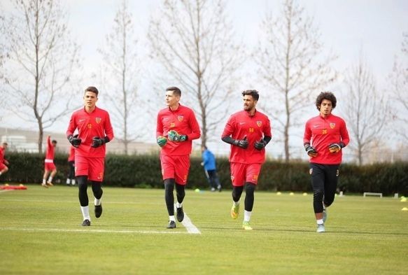 Fenerbahe mana 4 kaleci aday