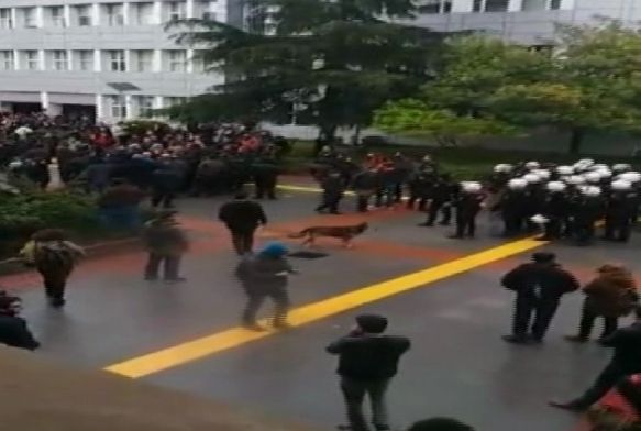 niversiteye  polis mdahalesi: 8 gzalt