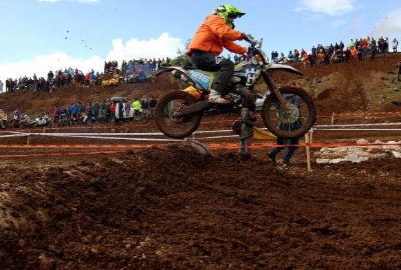 Motosikletiler Fethiyede amurla savat