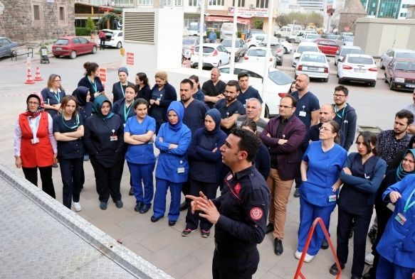 Dünyam Hastanesi çalışanlarına 'yangın' eğitimi
