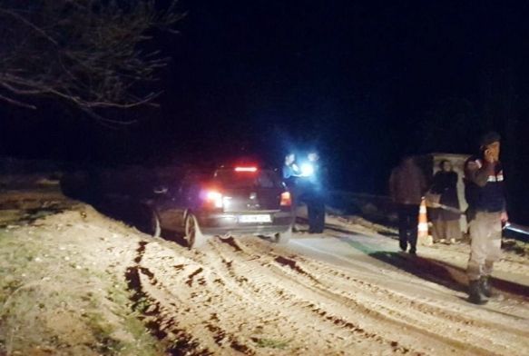 Kayseri'de 2 kii aracn iinde l olarak bulundu