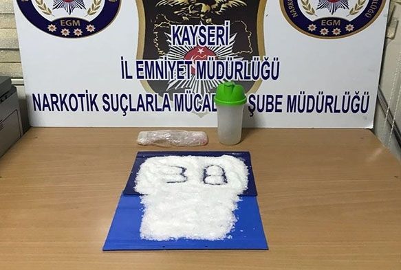 Uyuturucu taciri 2 kii yakaland