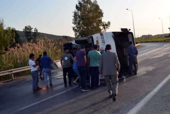 Servis minibs ile otomobil arpt: 25 yaral