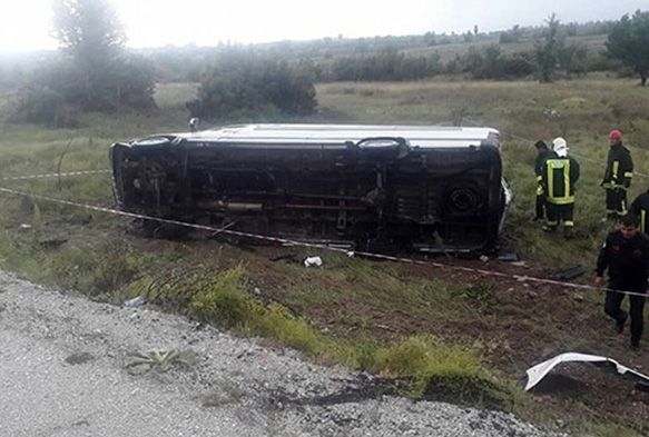 Mehter takmn tayan minibs devrildi: 1 l, 12 yaral