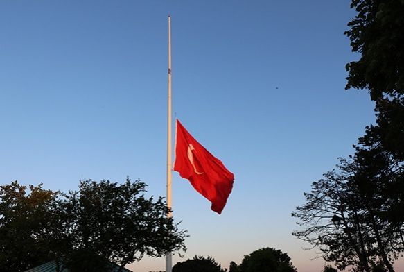 Kuds iin Taksimdeki bayraklar yarya indirildi