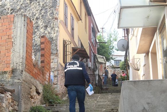 Annesini telefon kablosuyla ldrd