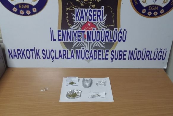 Zehir taciri iki kii gzaltna alnd