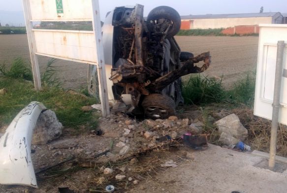 Tarm iilerini tayan minibs devrildi: 12 yaral