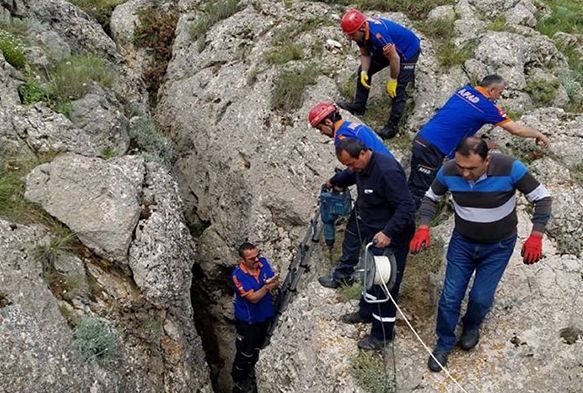Muhtar sesleri duyunca kayalklara yaklat! 
