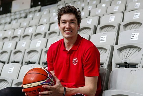 Cedi Osman: Gcmz taraftarlarmzdan alyoruz