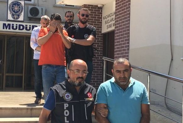  Ellerindeki zehirle ehre girmeden yakalandlar