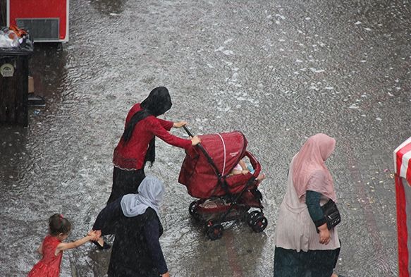 Eskiehir saanak yamura teslim oldu