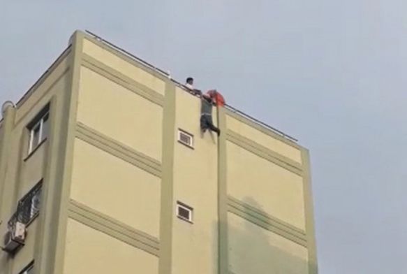 8. kattan atlarken akrabalar son anda kurtard