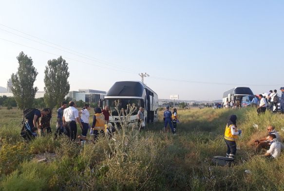 Bakentte otobs kazas: 15 yaral