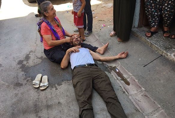 Evi atee verip kendini yakmak istedi