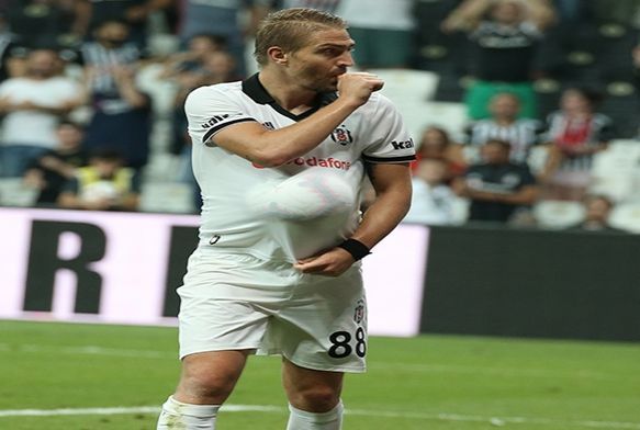 Caner Erkin gol eine hediye etti