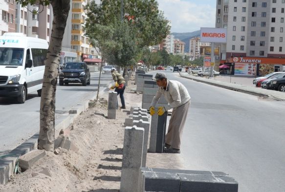 Melikgazi'den Nurihas ve Esenyurt'ta Yaya Yolu ve Orta Refj almas