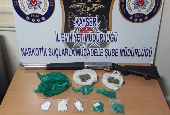Uyuturucu operasyonunda 2 gzalt