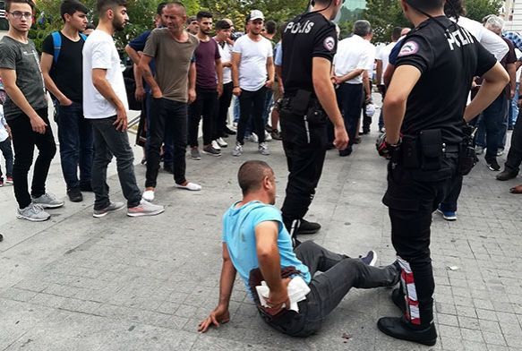 Gen kz tacizden korumak isterken vatandalar tarafndan darp edildi