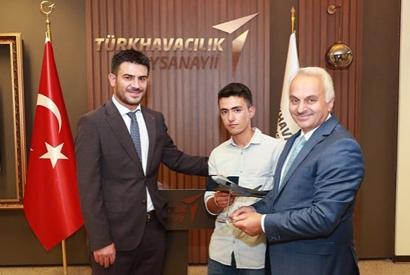 Hayvan otlatrken uak mhendisi olmay hayal eden renci, TUSAޒta i
