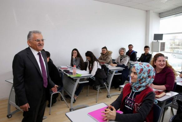 Melikgazi Belediyesi'nden 'Diksiyon, spikerlik ve sunuculuk' kursu