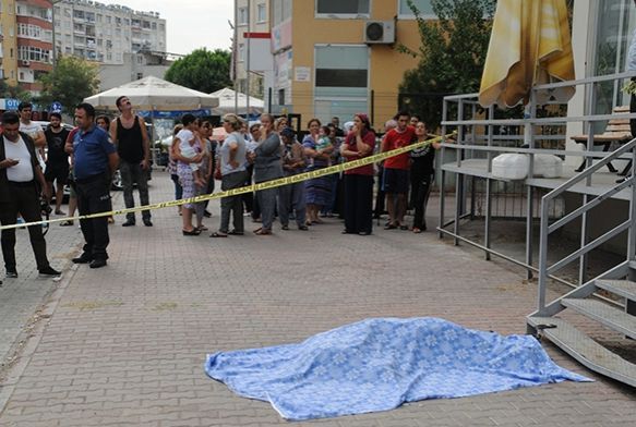 ntihar eden ocukluk arkadann acsna dayanamayp intihar etti