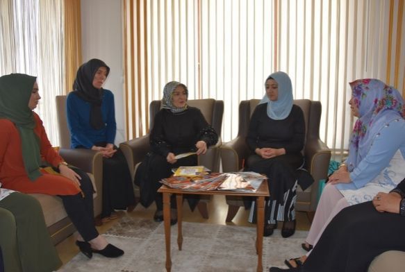 Kocasinanda hizmet iin kadn dayanmas