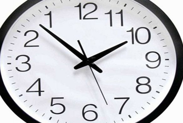 FET okulunda duvar saatine gizli kamera yerletirmiler