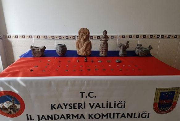 Jandarmadan tarihi eser ve dzensiz gmen operasyonu