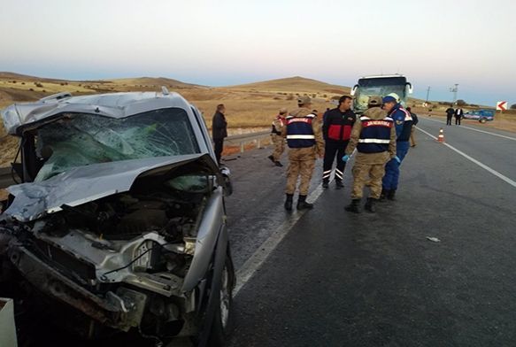  Trafik kazas 2 l ok sayda yaral 